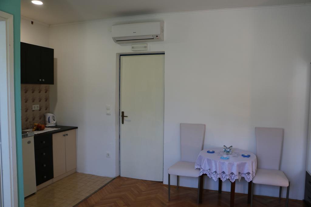 Apartments Milatic Jelsa  Exterior foto